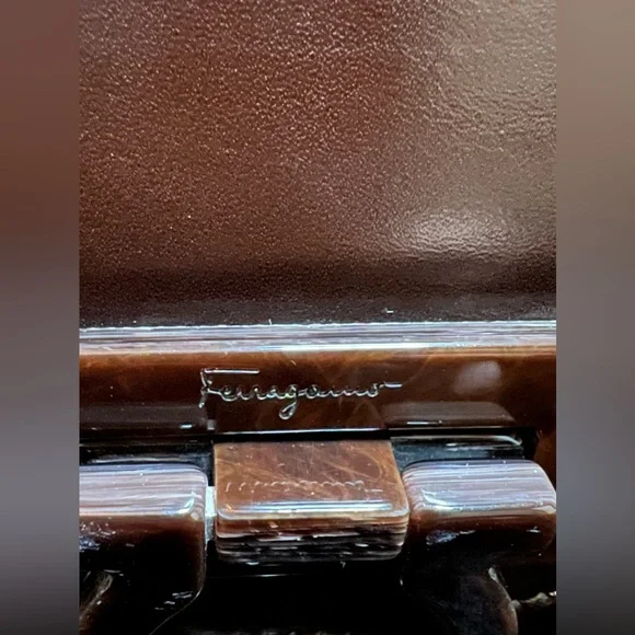 🌟FINAL🌟 1980s Vintage Ferragamo Heavy Brown Leather Shoulder Bag. - Picture 3 of 14